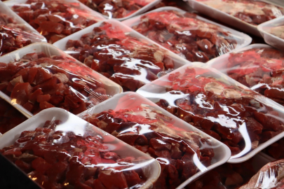 İzmit'te 'halk et' yüzleri güldürürken, 'askıda et' desteği sürüyor