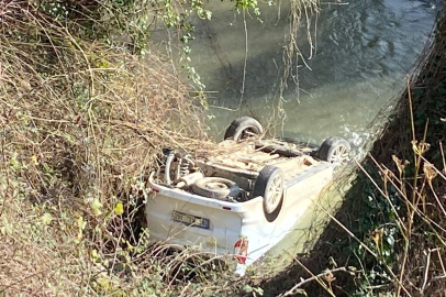 Düzce Akçakoca’da otomobil dere yatağına yuvarlandı