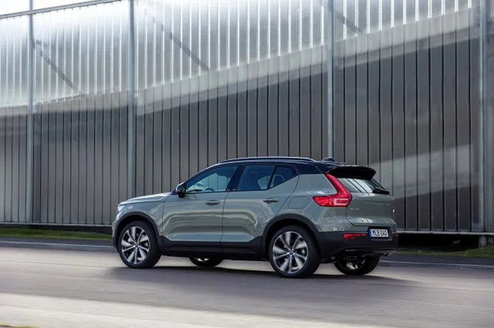 XC40 Recharge; Google Android işletim sistemi ve Google Maps gibi uygulamalar, Pilot Assist sürücü destek sistemi - Teknoloji Danışmanı